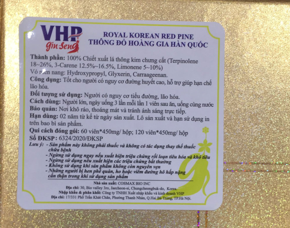 Mặt sau của hộp Tinh Dầu Thông Đỏ Hoàng Gia Hàn Quốc có tem phụ Tiếng Việt của nhà nhập khẩu chính hãng VHP